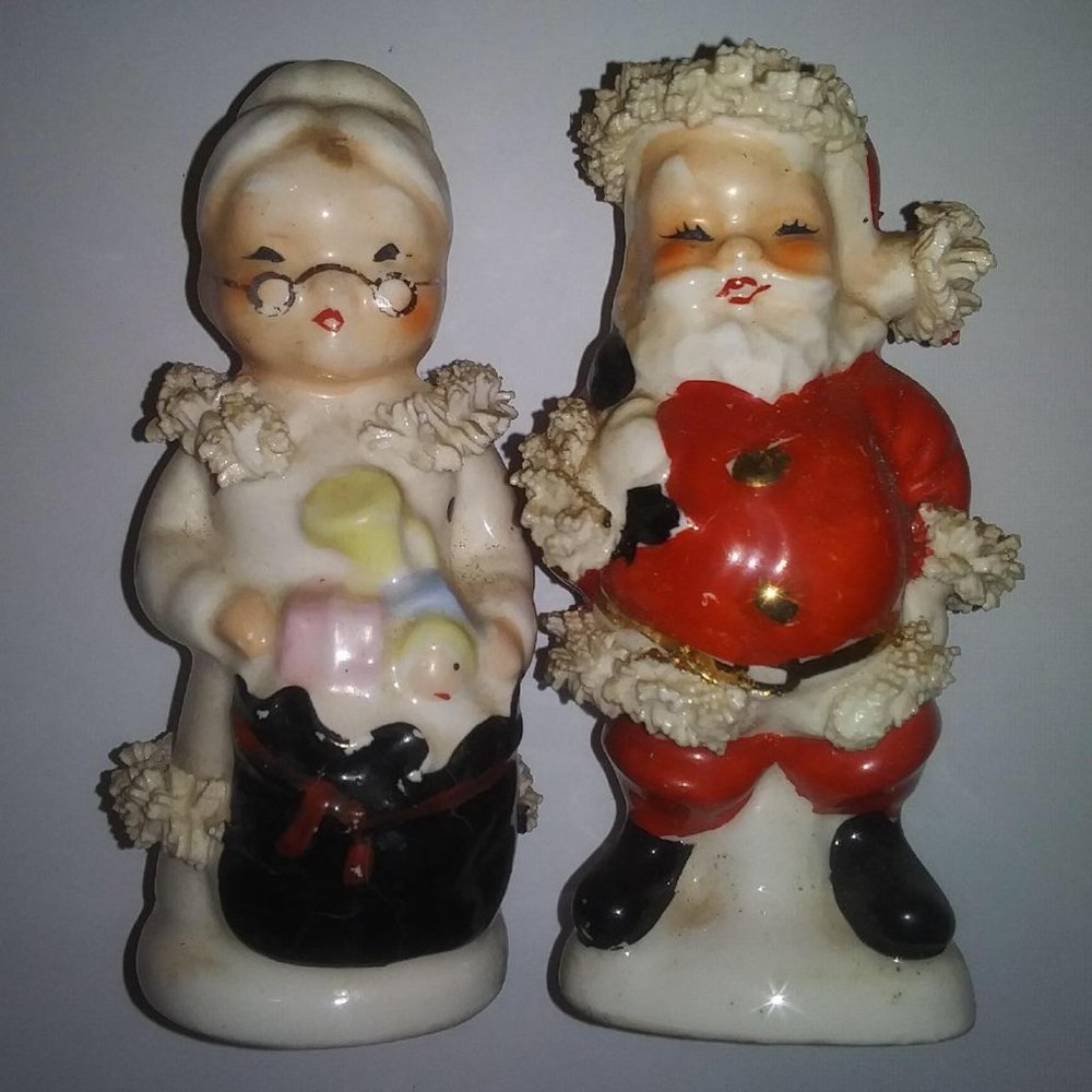 Napco Mr. & Mrs. Claus Salt and Pepper Shakers Set